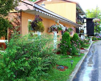 Hawberry Motel - Little Current - Outdoor view