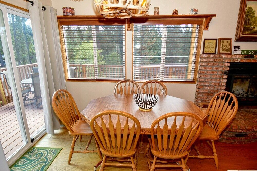 Hillcrest Lodge - ביג בר לייק - חדר אוכל