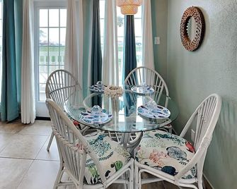 The Victorian by Ryson Vacation Rentals - Galveston - Dining room