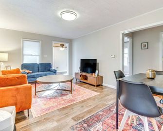 Hike, Boat & Fish: Dog-friendly Robinson Home - Robinson - Sala de estar