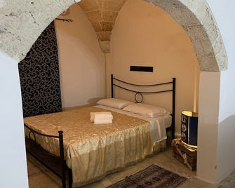 Old renovated millstone with jacuzzi - Lequile - Habitación