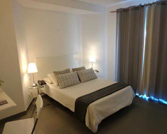 KR Hotels - Albufeira Lounge - Albufeira - Bedroom