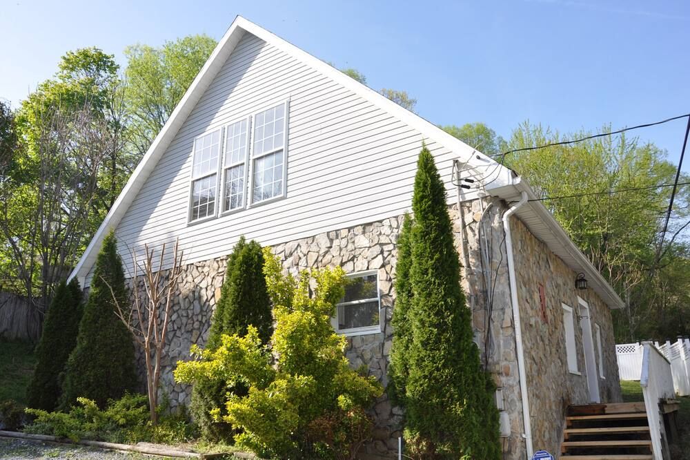 Modern Chalet Near Historic Harpers Ferry!