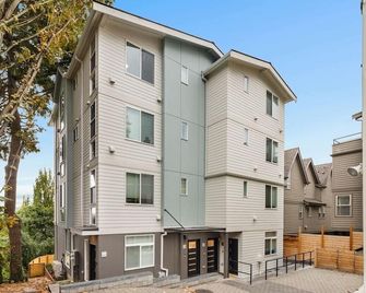 Hufflepuff, Scamander's Fantastic Sweet Suite - Seattle - Building