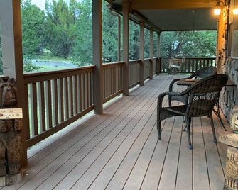 Comfy Cabin Retreat - Eagar - Balcón