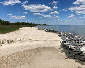 Northern Neck river cottage w/private beach & dock - Montross - Playa