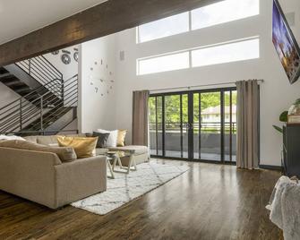 Stylish Condo w/ Downtown View! - Tulsa
