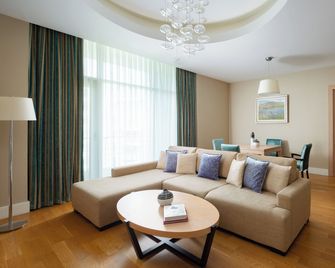 Badamdar Hotel and Residences - Baku - Living room