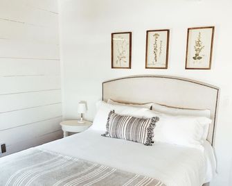 The Landing Hotel and Dining - La Grande