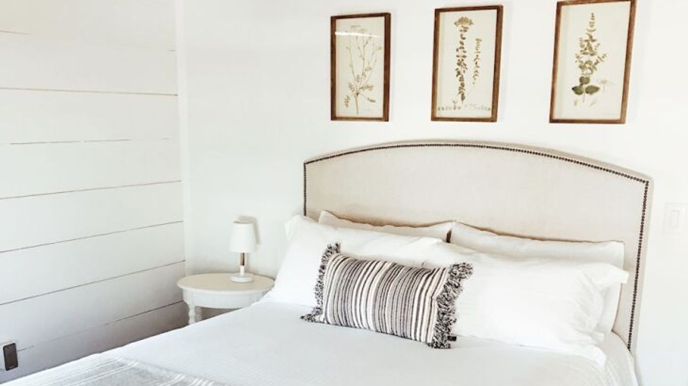 The Landing Hotel and Dining