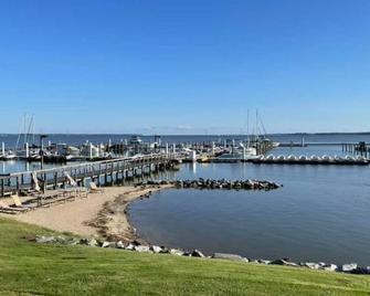 Relaxing Retreat Along The Bank Of The James River! - Williamsburg - Cocina