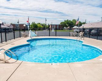Castle Inn & Suites - Niagarafälle - Pool