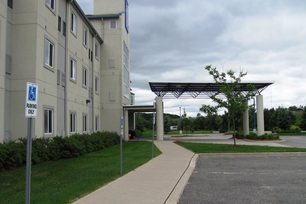 Motel 6 Huntsville - Huntsville