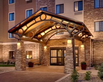 Free Breakfast Buffet Everyday. Pool & Hot Tub Access. Near Downtown! - Cheyenne - Building