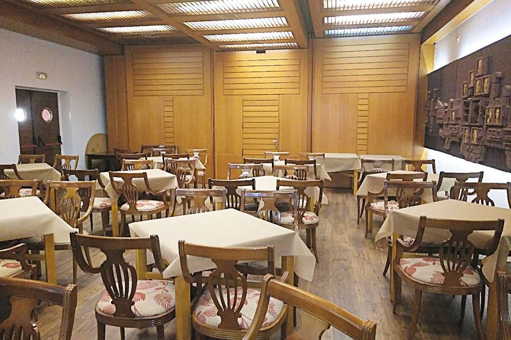 هوتل إي إل إي أكويدوكتو - شقوبية - مطعم