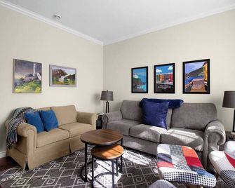 Freshwater Joys Jellybean 4br Gem in St - Saint Johns - Salon