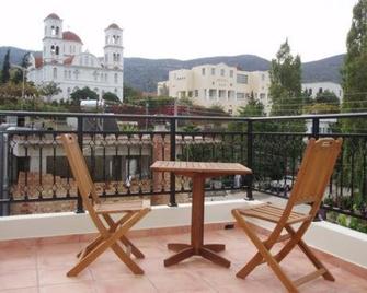 Kandania Apartments - Kantanos - Balkon