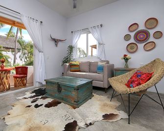 Peace amid the Palms at La Isla Bonita Villa 2 - Sayulita - Sala de estar