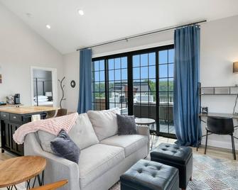 La Dolce Vita 4 bed 4.5 bath - Ottawa - Wohnzimmer