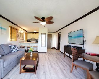 Central location, Steps to the Beach, & Convenience Shops, restaurants. - Kapaa - Salon