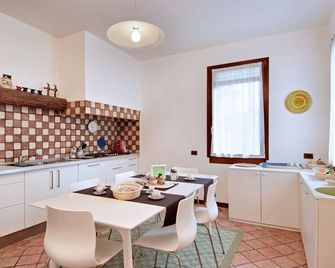 B&B 500 - Venice - Kitchen