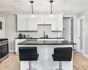 Bright and Airy Loft - Leavenworth - Küche