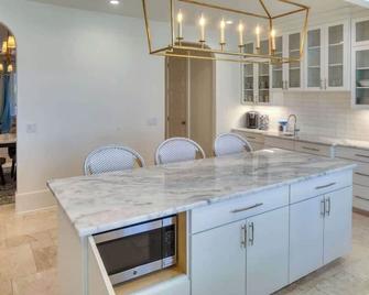 Luxvilla 3 Br-3 Ba Villa Near River Street - Savannah - Cocina