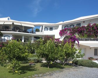 Hotel Punta Scario - Malfa - Gebäude