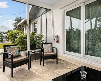 Sanibel Shores B1 - Sanibel - Balcony