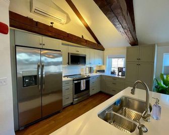4 King Suites, Downtown, Outlets, Beach, - Portsmouth - Mutfak