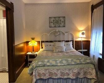 GH1 · #1 Grant House-Moniqe's Suite: Tearose Eveningsong - Rush City - Bedroom