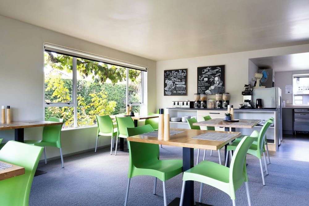 Shakespeare House - טה אנאו - מסעדה