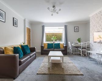 Chestnut House- 2 Bedroom house in Ashington, Northumberland - Ashington - Living room