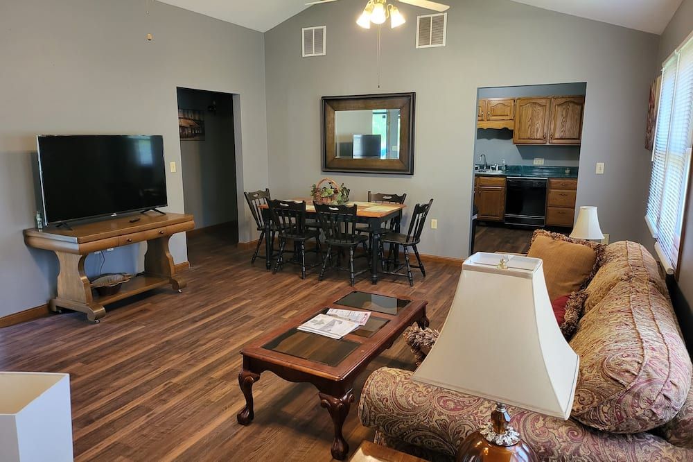 1500 Sq.ft. of Quaint Comfort in the heart of Olney close to downtown! - Olney - Obývací pokoj