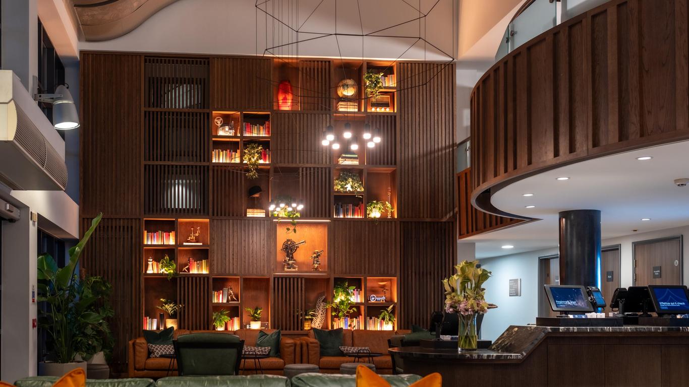 Burleigh Court Hotel