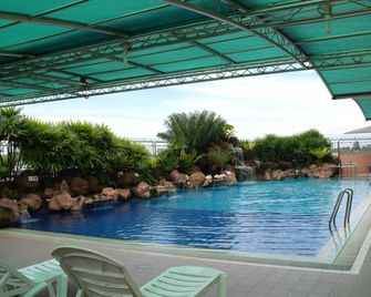 Grand Palace Hotel - Miri - Uima-allas