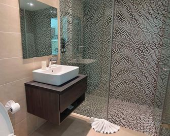 Absolute Twin Sands Resort & Spa - Patong - Kylpyhuone