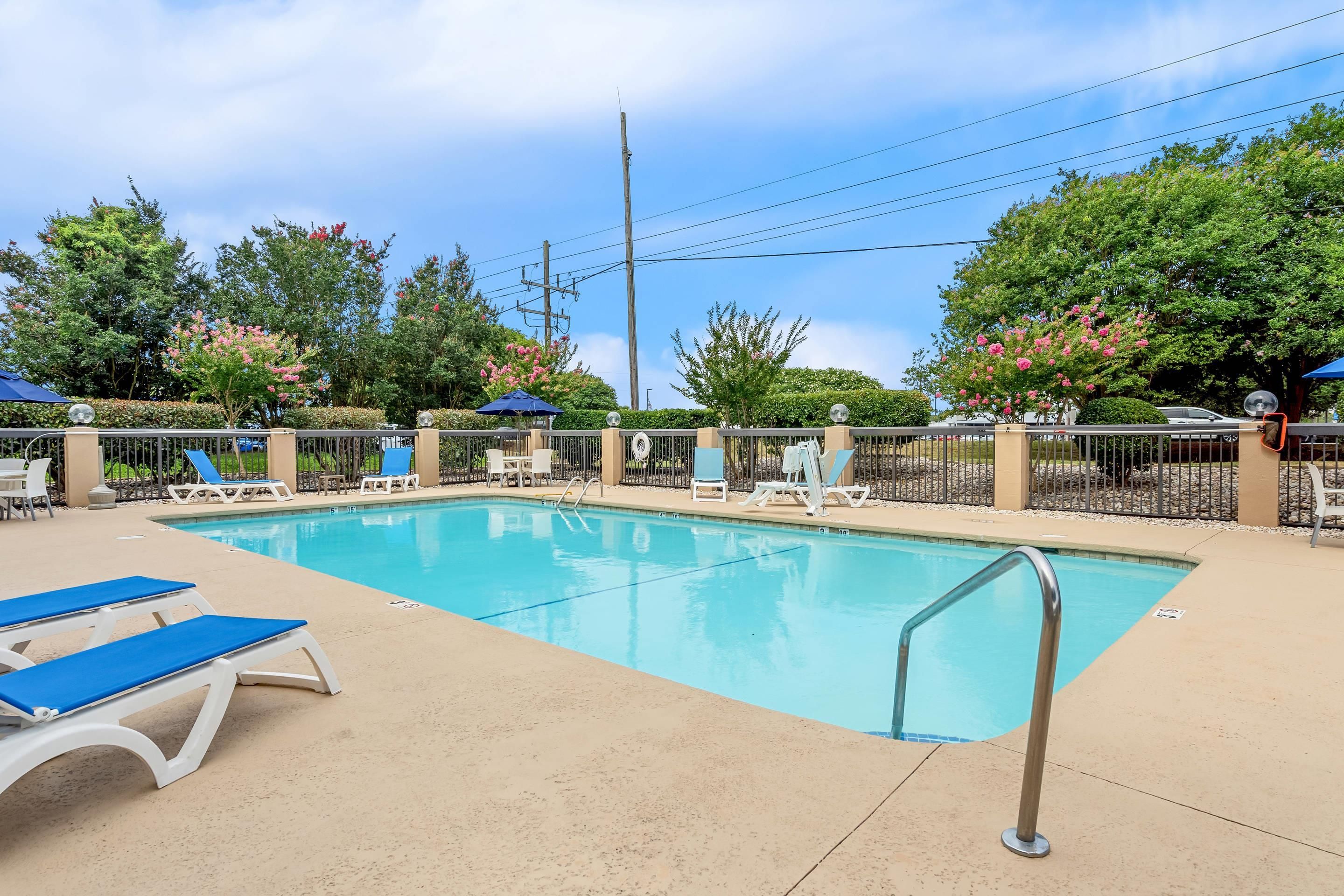 Comfort Inn University - Wilmington - Piscina