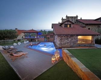 Hotel San Marcos - Santillana del Mar - Piscina