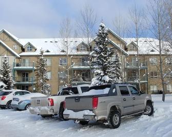 Mountain Views, Pool, Hot Tub! 1500 sqft 2BR + Loft, Penthouse - Radium Hot Springs
