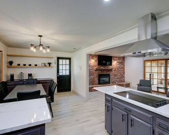 The Cedar Tree - Fresno - Kitchen