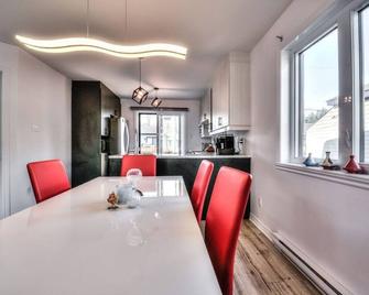 Charming 3 bed home with quick access - Saint-Denis-sur-Richelieu - Dining room