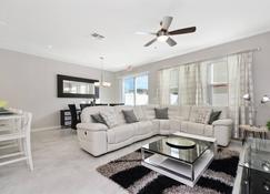 Four Bedrooms at Compass Bay Resort - Kissimmee - Olohuone