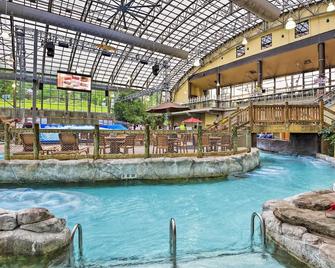 Ski-In Resort Family Condo with Deck at Jay Peak! - Jay - Pool