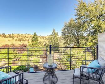 Steps to Sutter Creek: Chic Wine Country Cottage - Sutter Creek - Balcony