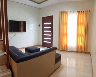 Popular Beachside Townhouse Unit 2 in Elyu - San Fernando - Living room