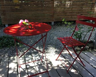 Live in the country, live like in the city and quickly reach Lake Constance 3.5 km - Singen - Restaurante