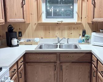 Charming 2-bedroom cottage within walking distance of the lake and all the shops - Old Forge - Cuisine