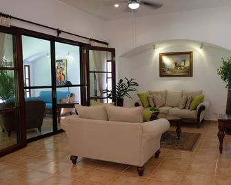 Luxurious Estate In The Heart Of Many Natural Attractions In Nicaragua!! - San Marcos - Sala de estar