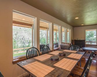 Charming 2-bedroom house with WiFi, AC in wonderful Pateros - Pateros - Dining room